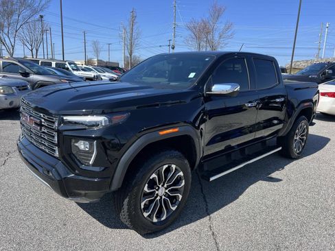 Used 2024 GMC Canyon Denali image 3