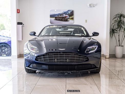 Used 2019 Aston Martin DB11 Volante RWD image 2