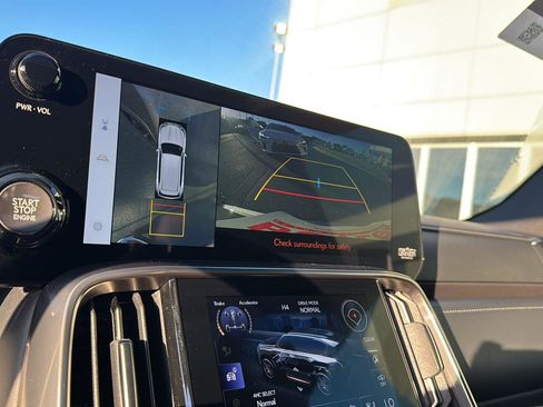 Used 2023 Lexus LX 600 4WD w/ Luxury Package image 24