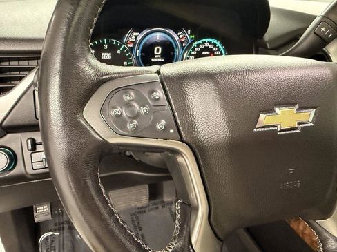 Used 2019 Chevrolet Suburban Premier AWD/4WD image 18
