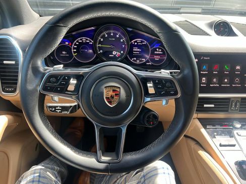 Certified 2022 Porsche Cayenne E-Hybrid image 21