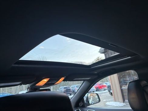 Used 2021 Jeep Grand Cherokee Limited image 28