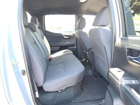 Used 2018 Toyota Tacoma TRD Sport AWD/4WD image 47