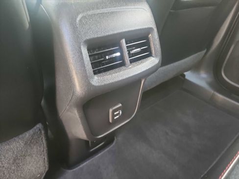 Used 2023 Chevrolet Equinox RS image 31