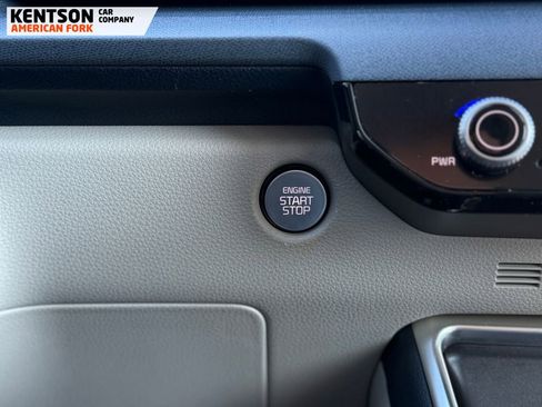 Used 2025 Kia Carnival EX image 33