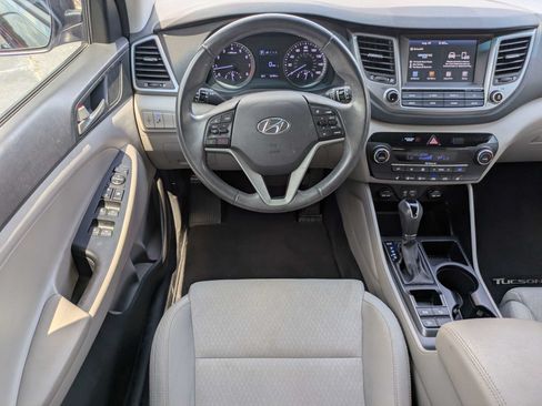Used 2018 Hyundai Tucson Value w/ Cargo Package FWD image 4