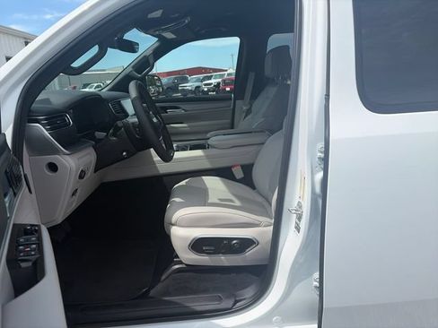 Used 2025 Jeep Wagoneer 4WD image 9