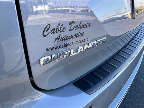 Used 2025 Mitsubishi Outlander SEL image 32