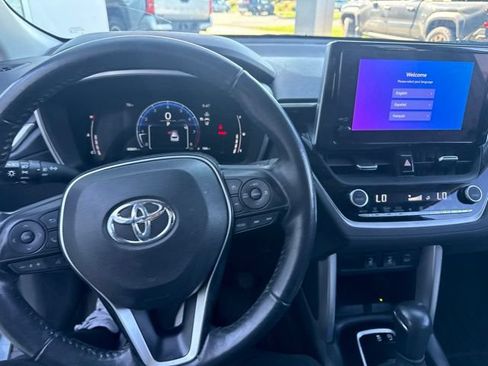 Used 2024 Toyota Corolla Cross XLE w/ Convenience Package AWD/4WD image 17