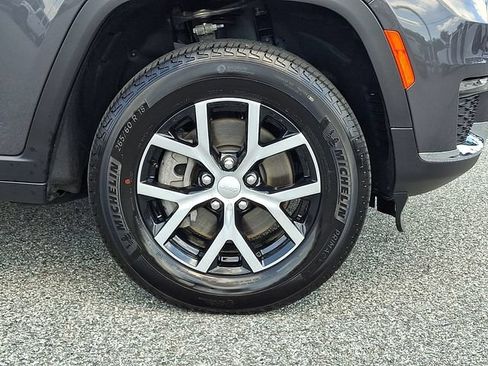 Used 2025 Jeep Grand Cherokee L Limited AWD/4WD image 8