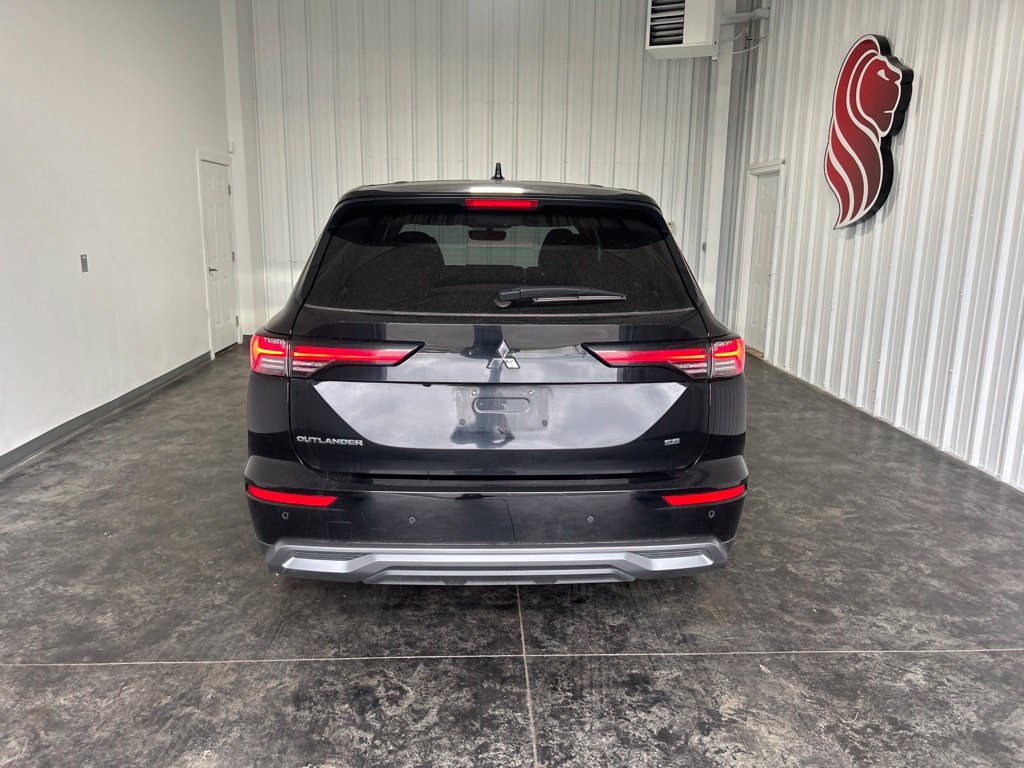 Used 2025 Mitsubishi Outlander SE FWD image 3