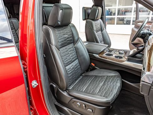 Used 2025 Cadillac Escalade Sport Platinum AWD/4WD image 32