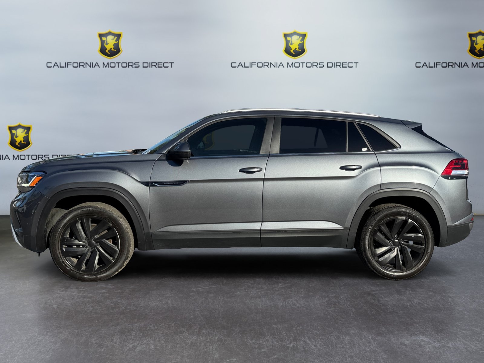 Used 2021 Volkswagen Atlas Cross Sport SE FWD image 2