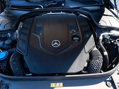 Used 2019 Mercedes-Benz S 560 Sedan image 23