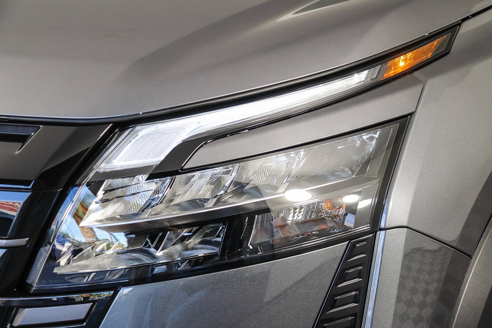 Used 2025 Nissan Pathfinder Platinum w/ Cargo Package FWD image 4