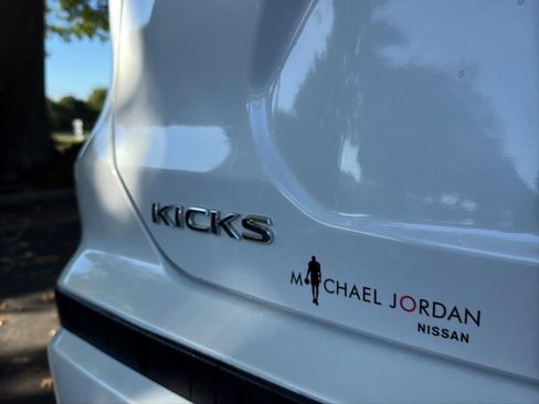 Certified 2023 Nissan Kicks SR image 14