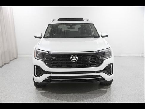 Certified 2026 Volkswagen Atlas SEL Premium R-Line AWD/4WD image 2