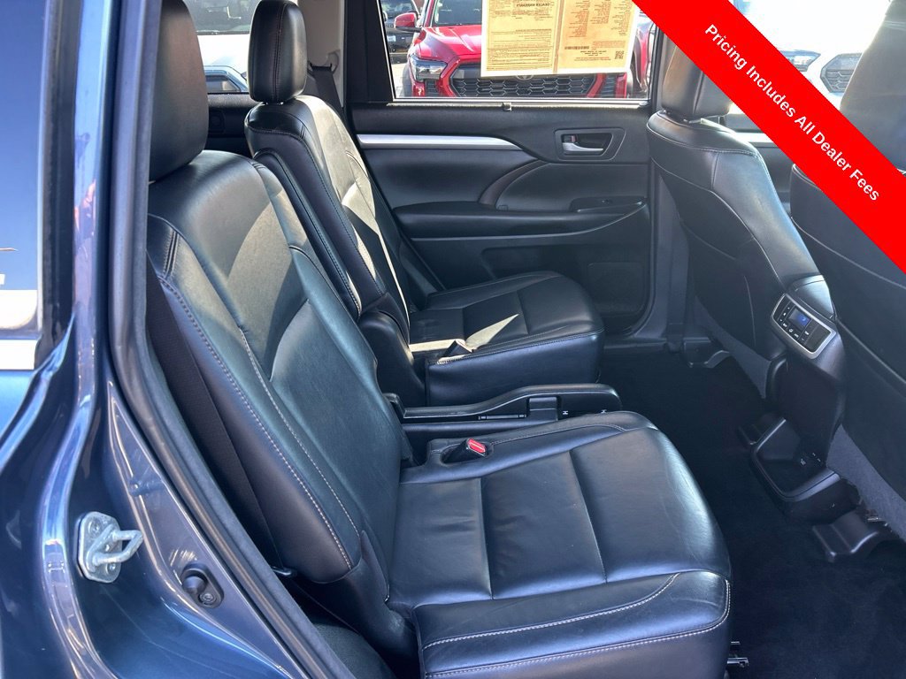Used 2018 Toyota Highlander XLE AWD/4WD image 23