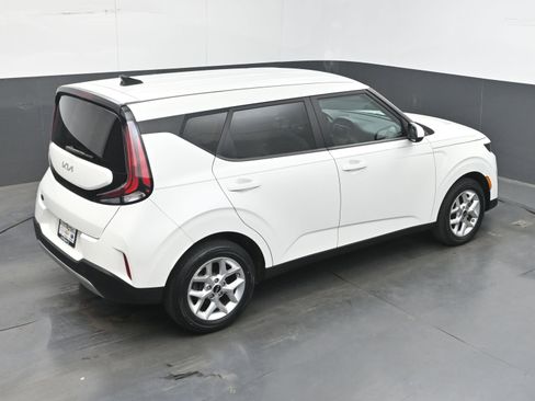 Used 2024 Kia Soul LX w/ Option Group 015 FWD image 32
