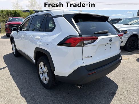 Used 2021 Toyota RAV4 LE AWD/4WD image 7