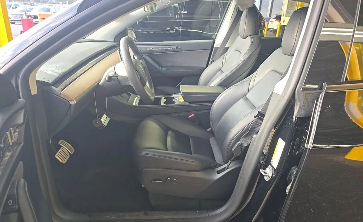 Used 2023 Tesla Model Y Performance AWD/4WD image 6