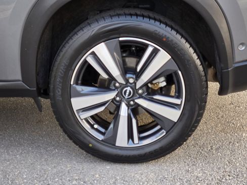Used 2024 Nissan Rogue SL FWD image 17