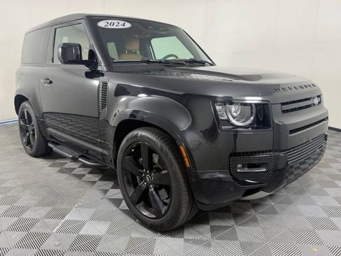 Used 2024 Land Rover Defender 90 V8 AWD/4WD image 11