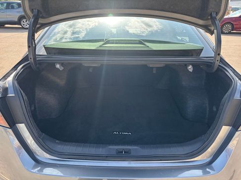 Used 2025 Nissan Altima 2.5 SV FWD image 31