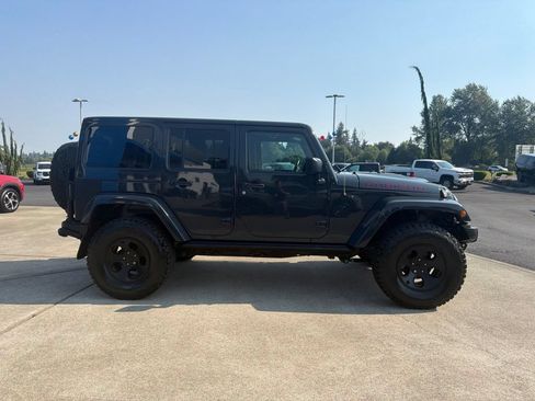 Used 2016 Jeep Wrangler Unlimited Rubicon AWD/4WD image 6