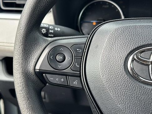 Used 2022 Toyota RAV4 XLE image 18