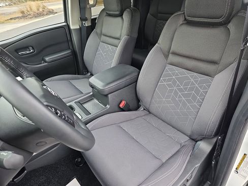 Used 2025 Nissan Frontier SV w/ SV Convenience Package image 18