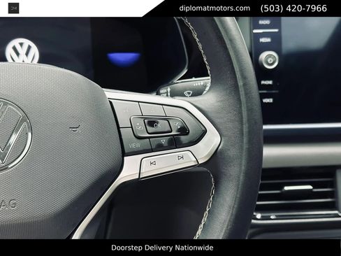 Used 2022 Volkswagen Taos SE w/ Panoramic Sunroof Package FWD image 31