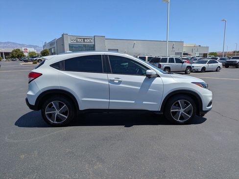 Used 2021 Honda HR-V EX image 2