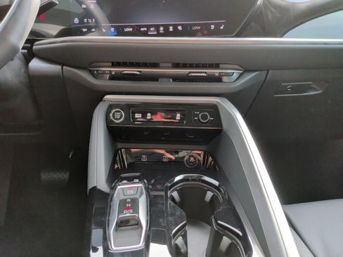 Used 2025 Audi Q5 Premium Plus AWD/4WD image 24