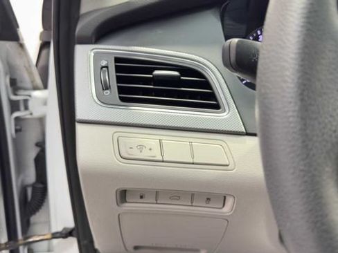 Used 2015 Hyundai Sonata SE w/ Option Group 09 FWD image 29