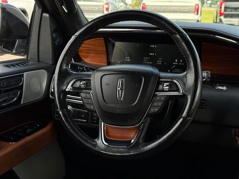 Used 2018 Lincoln Navigator Reserve w/ Technology Package AWD/4WD image 9