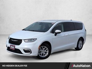 Used 2023 Chrysler Pacifica Touring-L FWD video 1