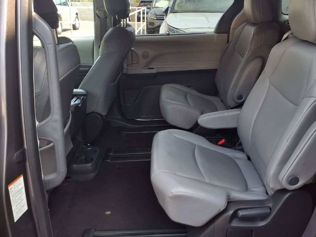 Certified 2024 Toyota Sienna XLE FWD image 23