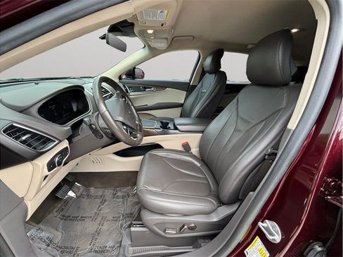Used 2019 Lincoln Nautilus Select FWD image 2