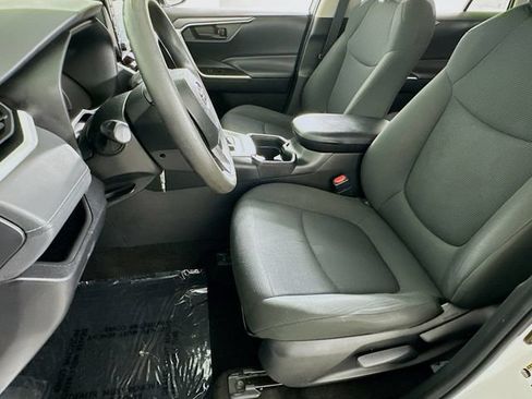 Used 2021 Toyota RAV4 LE w/ Carpet Mat Package (TMS) FWD image 9