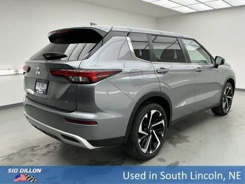 Used 2023 Mitsubishi Outlander SE image 16