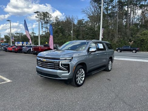 Certified 2025 Chevrolet Suburban Premier image 12