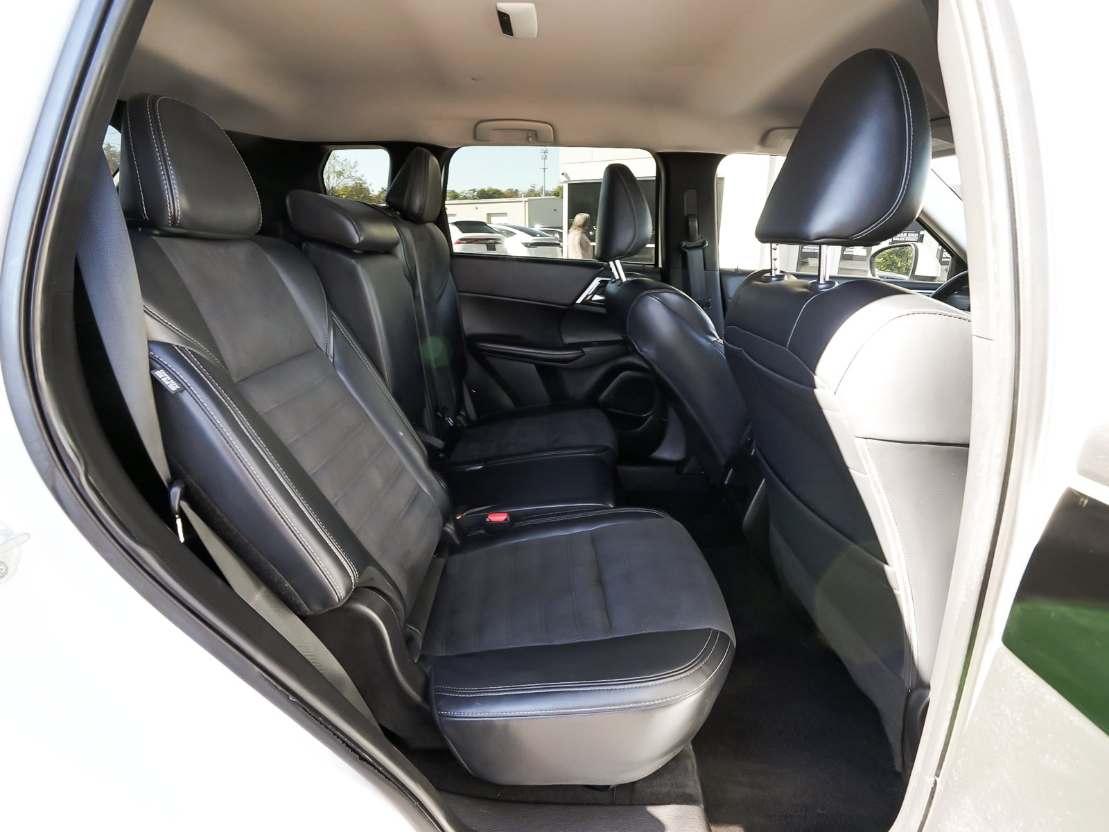 Used 2024 Mitsubishi Outlander SE AWD/4WD image 34