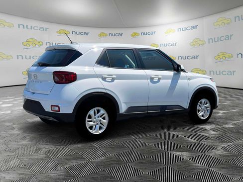 New 2025 Hyundai Venue SE image 9