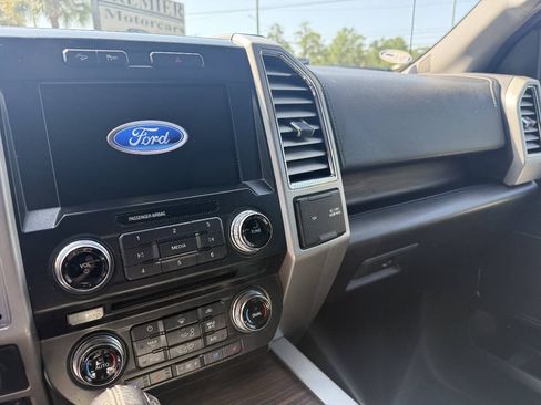 Used 2016 Ford F150 Lariat w/ Equipment Group 502A Luxury AWD/4WD image 8