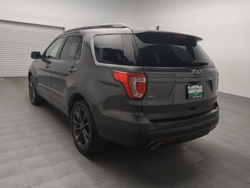 Used 2017 Ford Explorer XLT w/ Equipment Group 202A AWD/4WD image 5