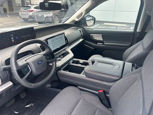 Used 2025 Ford Expedition Active AWD/4WD image 11