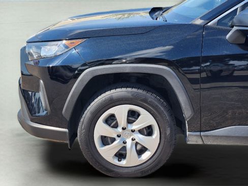 Used 2019 Toyota RAV4 LE FWD image 8