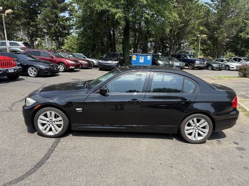 Used 2011 BMW 335i xDrive Sedan AWD/4WD image 3