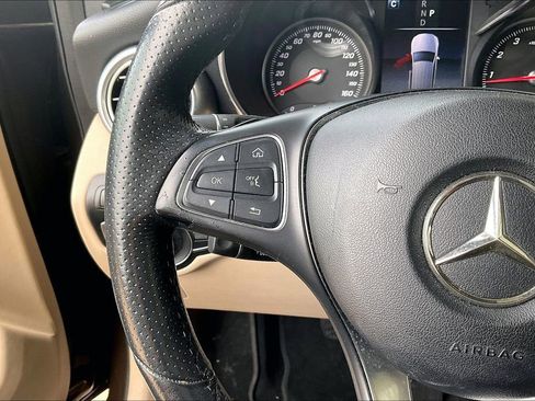 Used 2018 Mercedes-Benz GLC 300 w/ Premium Package image 19